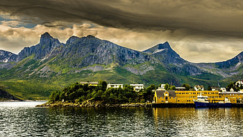 island bay town in norway, island, boat, town, bay, clouds, mountains HD wallpaper