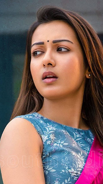 Beauty 87, actress, saree, Catherine teasa HD phone wallpaper