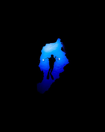Underwater dive, dark, minimal HD phone wallpaper