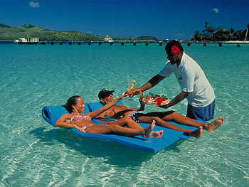 Just The Way I Like It!, waiter, rafts, couple, drinks, maldives, ocean, beach HD wallpaper
