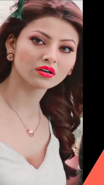 Urvashi Rautela HD phone wallpaper