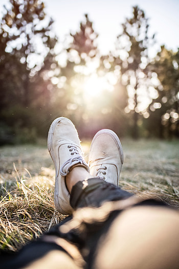Sun, Glare, Miscellanea, Miscellaneous, Legs, Sneakers, Sunlight, Shoes HD phone wallpaper