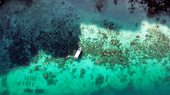 Phi Phi Island - Phi Ley bay, Thailand HD wallpaper