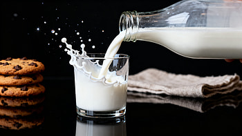 Velvet Milk Pour —, Milk HD wallpaper