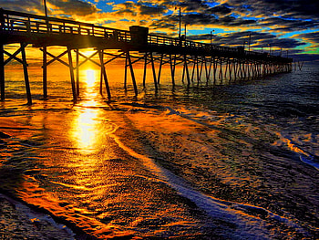 Breaking dawn, sunshine, sea, sunlight, sundown, ray of light, sunrise, dawn, waves, reflection, mirrored, bridge, break, water, sun, sunset, ocean HD wallpaper