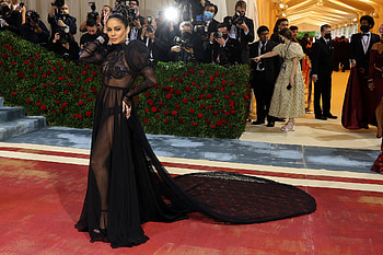 Met Gala 2022, Red carpet updates, Promi outfits HD wallpaper