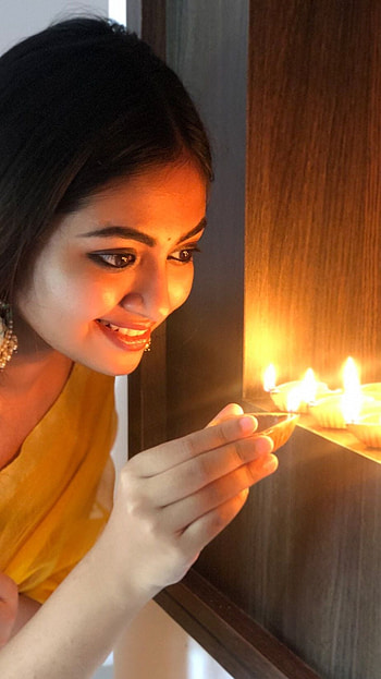 Shalin zoya, lights, malayalam actress HD phone wallpaper