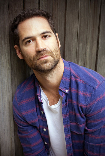 Manuel Garcia-Rulfo, TV shows, Attractive men, Casual fashion HD phone wallpaper