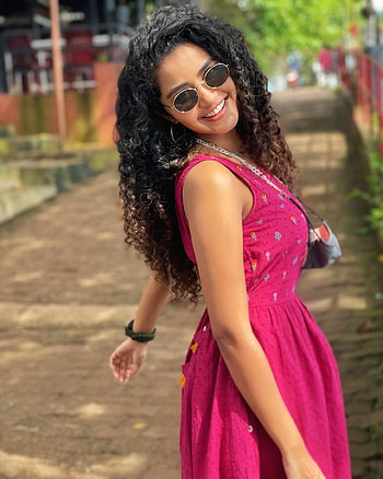 Anupama Parameswaran, glasses, sunglasses, Tamil Actress, Kerala Actress, Actress HD phone wallpaper