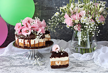 Happy Birtay!, sweet, chocolate, dessert, vase, slice, food, cake, pink, flower, green, birtay, balloon HD wallpaper