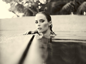 Emily Blunt Monochrome, emily-blunt, celebrities, girls, monochrome, black-and-white HD wallpaper