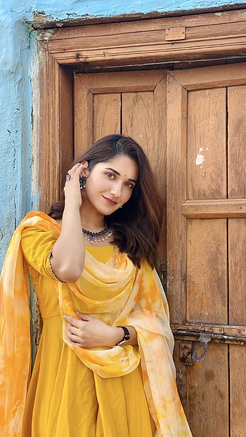 Ruhani Sharma, Bollywood Heroine HD phone wallpaper