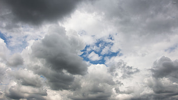 Gray Cloudy Sky, Moody cloud formations, Subdued atmosphere, Melancholic beauty HD wallpaper