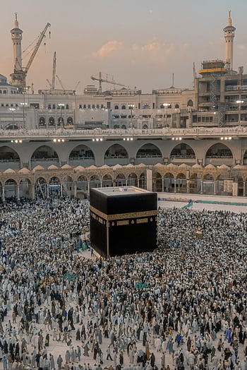 High-angle view of pilgrims around the Kaaba in Mecca, Saudi Arabia at sunset. HD phone wallpaper