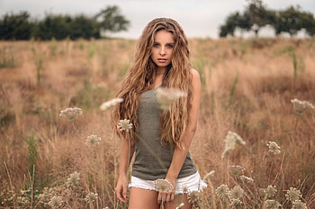 Isabella in a Field, model, blonde, field, shorts HD wallpaper
