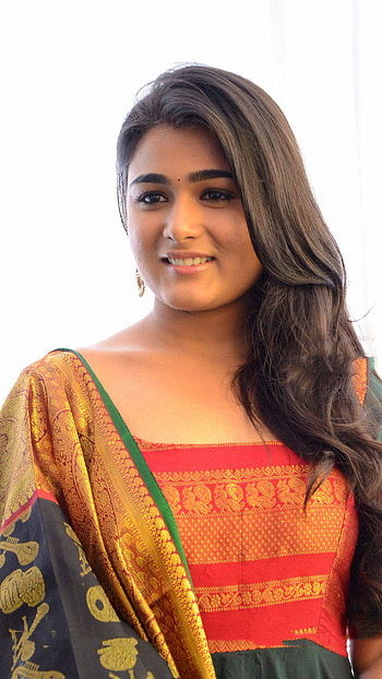 Shalini Pandey, telugu actress, cute HD phone wallpaper
