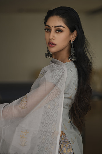 Anu Emmanuel, embellishment, fashion design, Malayalam actress HD phone wallpaper