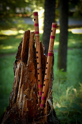 Handcrafted bamboo flute, Indian musical instrument, Soulful melodies, Wooden flute HD phone wallpaper