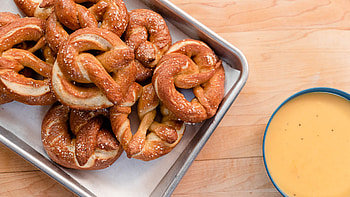 Pretzel, Homemade soft pretzel, Beer cheese sauce, Tastemade HD wallpaper