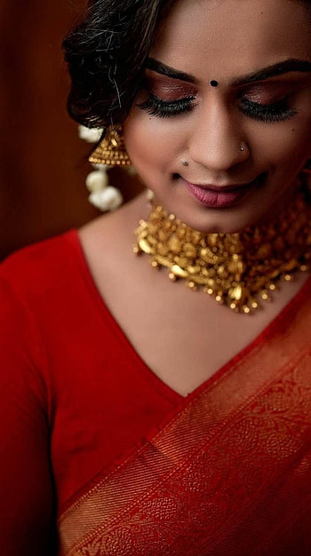 Nakshatra, mallu anchor, saree beauty, red hot HD phone wallpaper