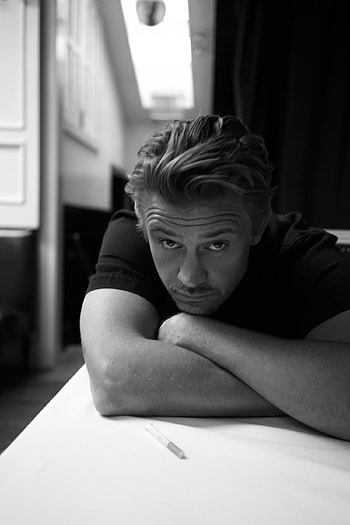 Boyd Holbrook, Women are superior HD phone wallpaper