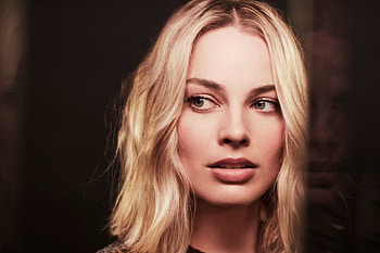 Margot Robbie Famous Celebrity , margot-robbie, celebrities, girls HD wallpaper
