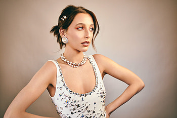 Emma Chamberlain, Mane muse, Interview, Style evolution HD wallpaper