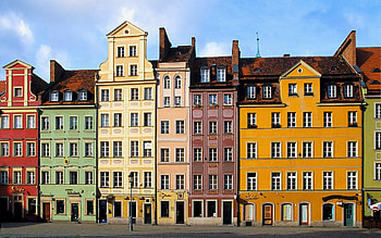 Houses in market square, Poland HD wallpaper