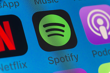 Real-time lyrics, Global users, Techcrunch, Spotify HD wallpaper