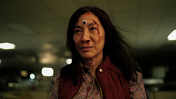 Michelle Yeoh As Evelyn Wang Everything Everywhere All at Once HD wallpaper