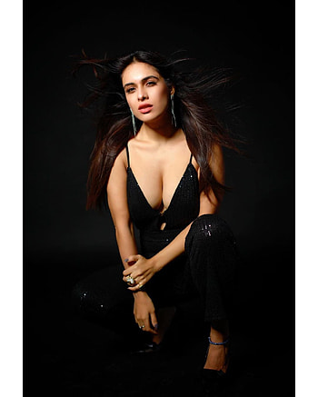 Neha Malik, knee, hair HD phone wallpaper