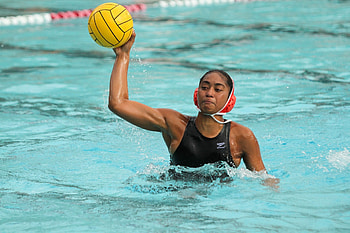 Water polo backgrounds, Posted by Ethan Thompson, Athletic visuals, Pool battles HD wallpaper