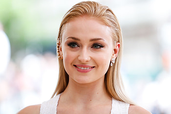 Sophie Turner Gorgeous , sophie-turner, celebrities, girls, actress HD wallpaper