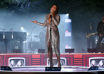 Mickey Guyton, Thanks Charley Pride, Career in country music, Southern Living HD wallpaper
