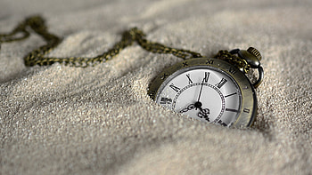 Pocket watch in sand, U HD wallpaper
