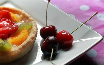 Fruit Tart, polka dots, stem, strawberries, dessert, tasty, fruit, dish, white, high resolution, table cloth, kiwi, square, mandaran orange, elegant, breakfast, pink, three, crust, Bing cherries HD wallpaper