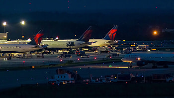 Delta Air Lines, Travel inspiration, Airline elegance, Delta pride HD wallpaper