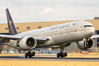 Saudi Arabian Airlines, HZ-AK21 aircraft, Boeing 777-300ER, Stunning shot at London Heathrow HD wallpaper