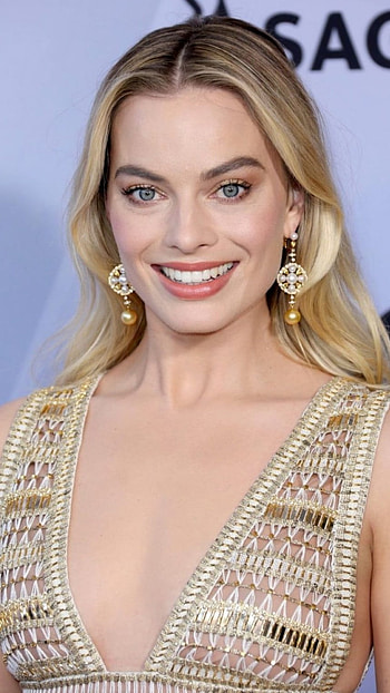 Margot Robbie, Hollywood Heroine HD phone wallpaper