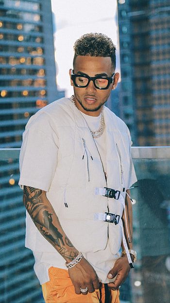 Ozuna, Artistic representation, Music icon, Latin scene HD phone wallpaper