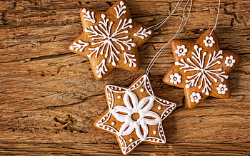 gingerbread cookies, christmas sweets, christmas decorations, New Year decoration, Happy New Year, Merry Christmas, brown wooden background, new year concepts, xmas decorations HD wallpaper
