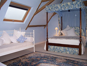 Attic Bedroom with Antique Canopy Bed, remodel, abstract, graphy, attic, anique, canopy bed HD wallpaper