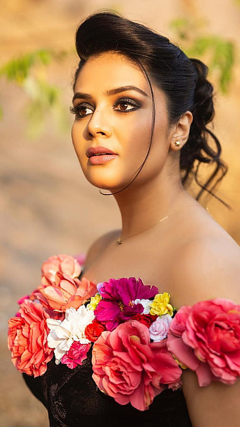 Sreemukhi, telugu actress, model HD phone wallpaper