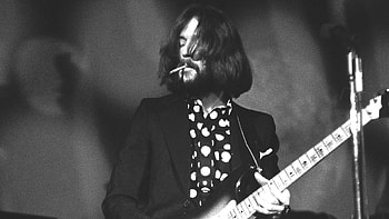 Eric Clapton, Soul-stirring solos, Captivating live performances, Iconic guitarist HD wallpaper