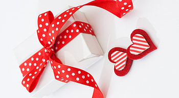 * Romantic gift *, box, ribbon, red, romantic, gift, heart HD wallpaper