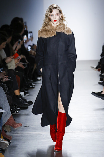New York Fashion Week highlights, Trendsetting and iconic, Fashion capital of the world, Runway moments HD phone wallpaper