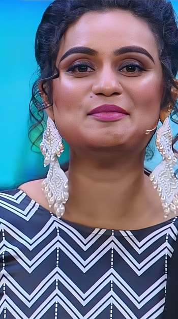 Lakshmi nakshatra, malayalam anchor, lakshmi HD phone wallpaper