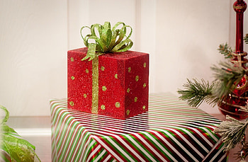 Holidays, Holiday, Bow, Tinsel, Sequins, Presents, Gifts, Boxes HD wallpaper