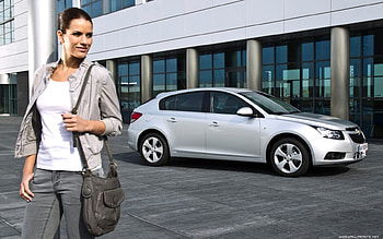 Chevrolet and Girl, chevrolet, car, smile, beauty HD wallpaper