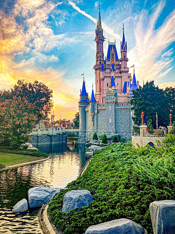 Disneyland, Disney World , Magical atmosphere, Theme parks HD phone wallpaper